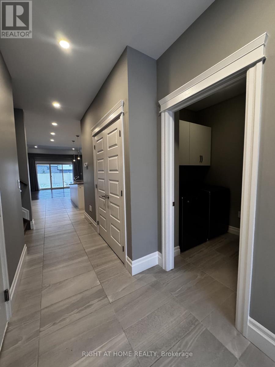 463 Martinique Avenue, Windsor, Ontario  N8P 0E7 - Photo 2 - X12645716