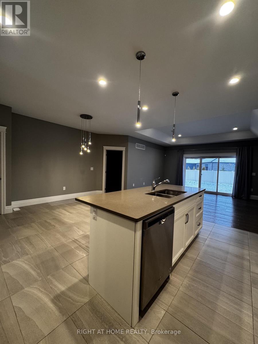 463 Martinique Avenue, Windsor, Ontario  N8P 0E7 - Photo 6 - X12645716