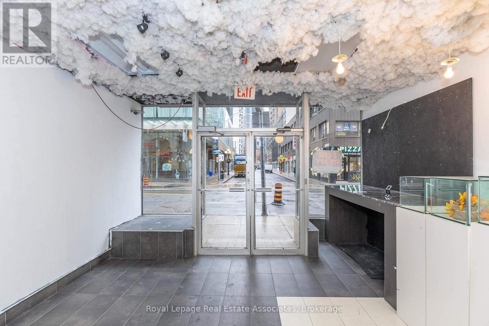 Main Level - 756 Yonge Street, Toronto, Ontario  M4Y 2B6 - Photo 6 - C12595028