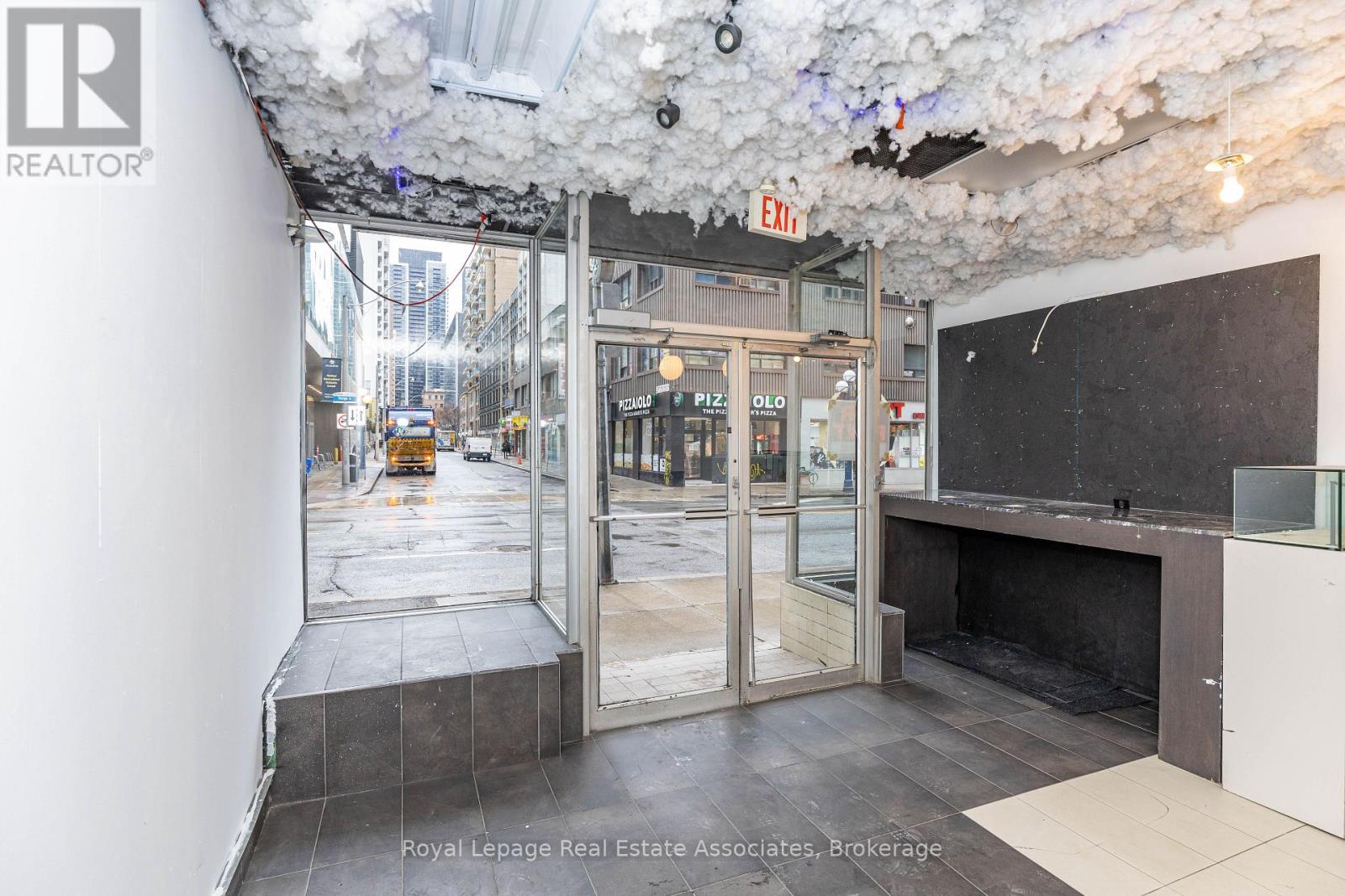 Main Level - 756 Yonge Street, Toronto, Ontario  M4Y 2B6 - Photo 5 - C12595028