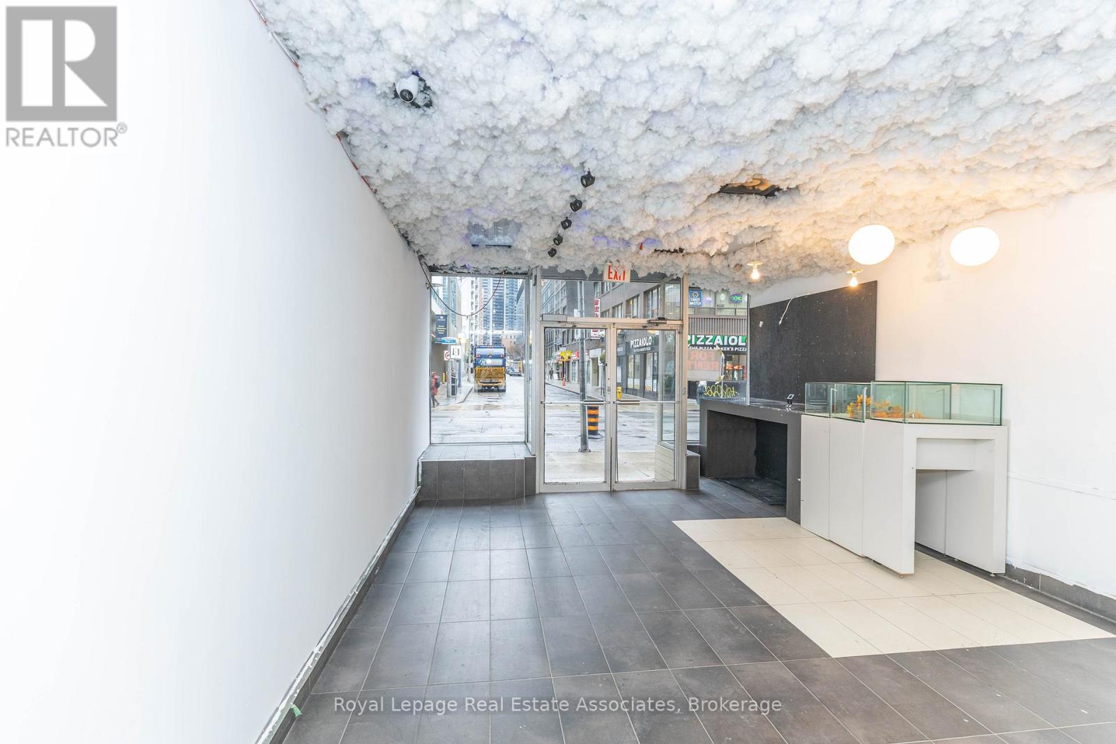 Main Level - 756 Yonge Street, Toronto, Ontario  M4Y 2B6 - Photo 9 - C12595028