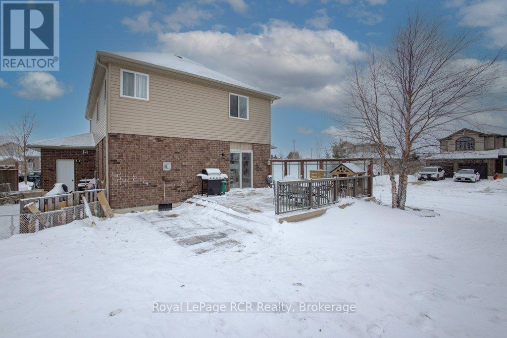 11 Green Street, Mapleton, Ontario  N0G 1P0 - Photo 40 - X12645728