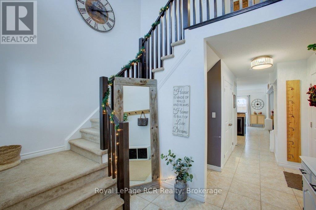 11 Green Street, Mapleton, Ontario  N0G 1P0 - Photo 6 - X12645728