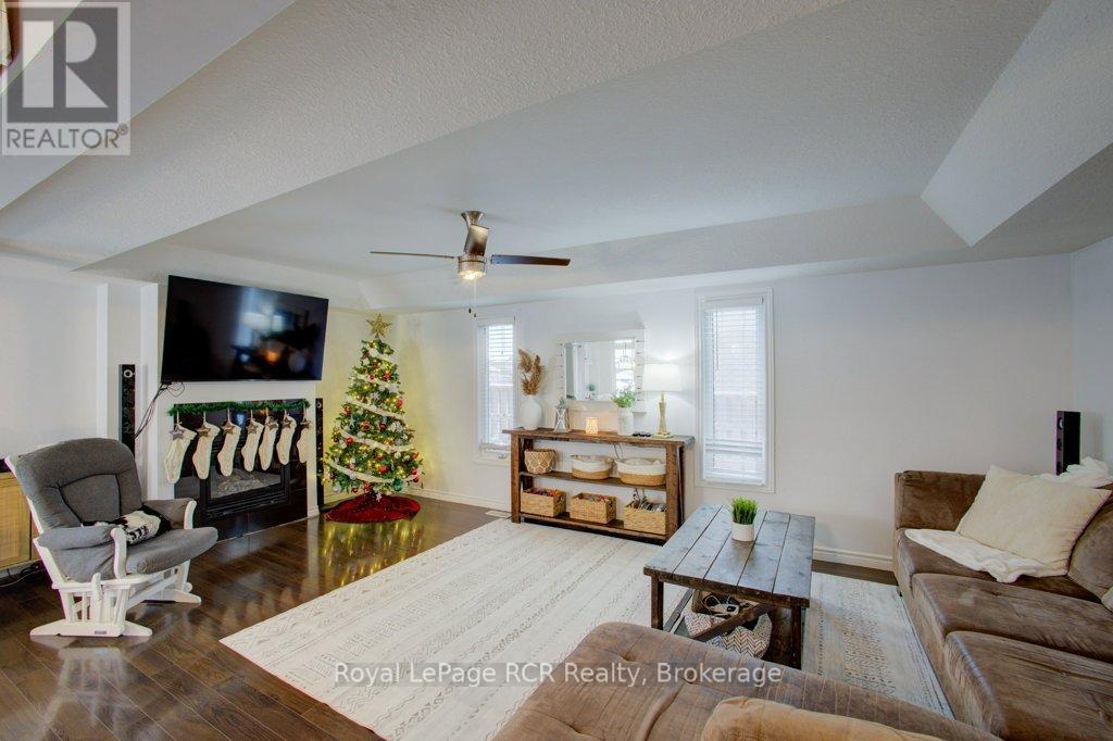 11 Green Street, Mapleton, Ontario  N0G 1P0 - Photo 9 - X12645728