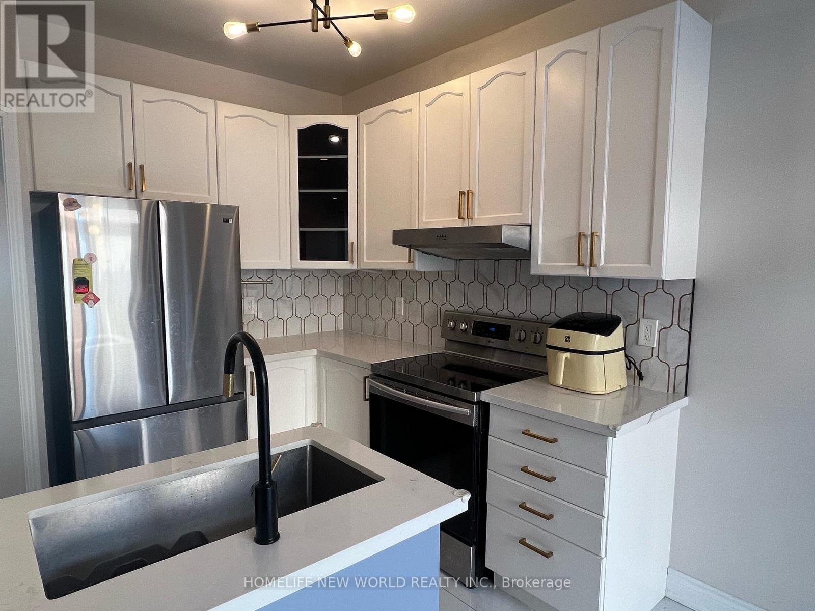 61 Lakespring Drive, Markham, Ontario  L6C 2Z1 - Photo 13 - N12645730