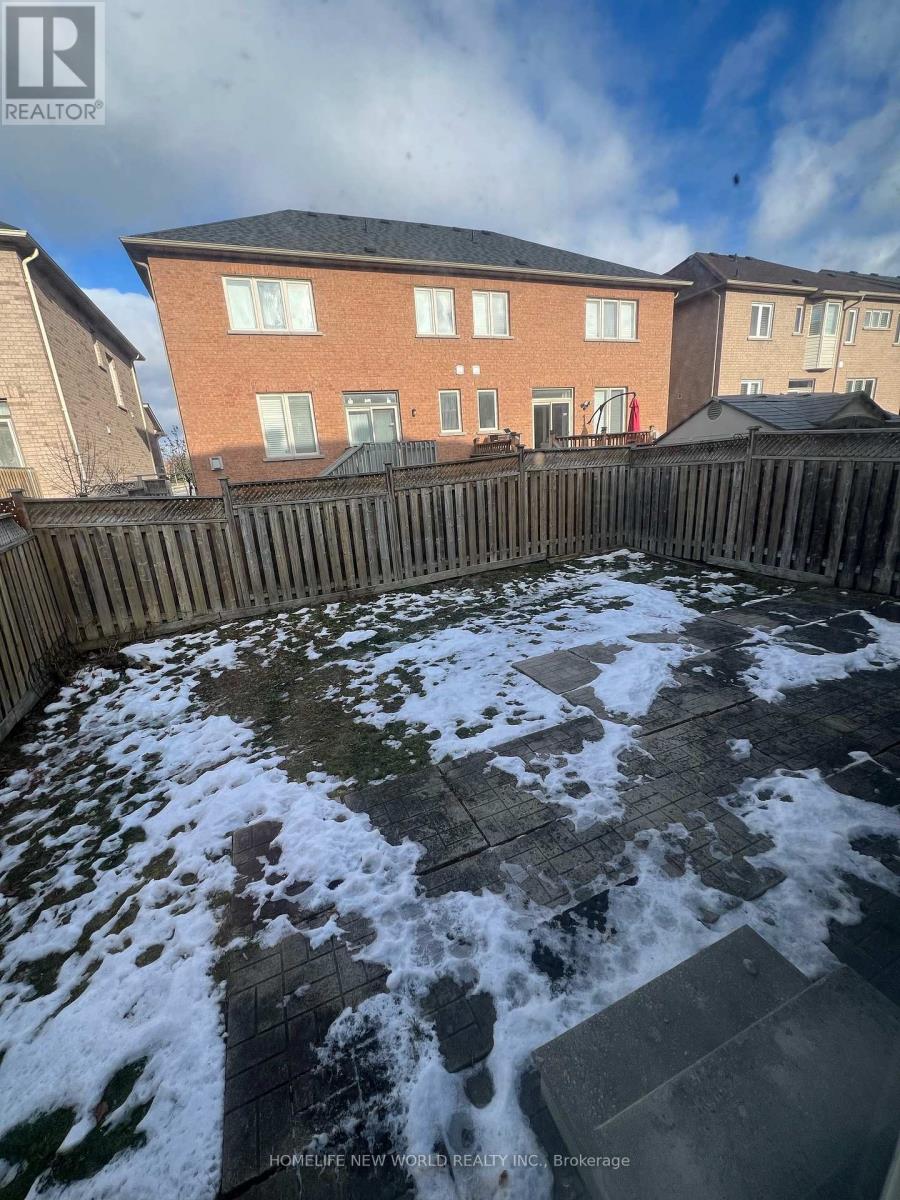 61 Lakespring Drive, Markham, Ontario  L6C 2Z1 - Photo 23 - N12645730