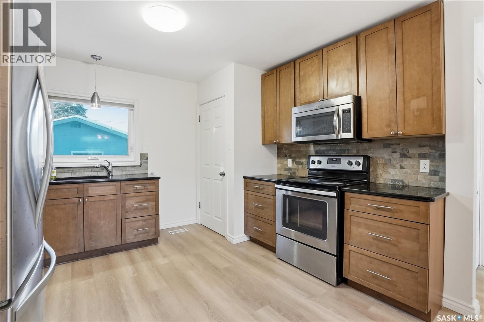 1906 Louise Avenue, Saskatoon, Saskatchewan  S7J 2C2 - Photo 11 - SK025839