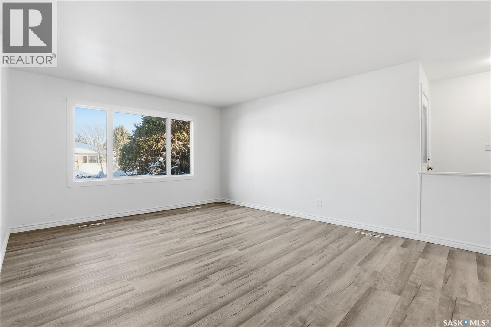 1906 Louise Avenue, Saskatoon, Saskatchewan  S7J 2C2 - Photo 6 - SK025839