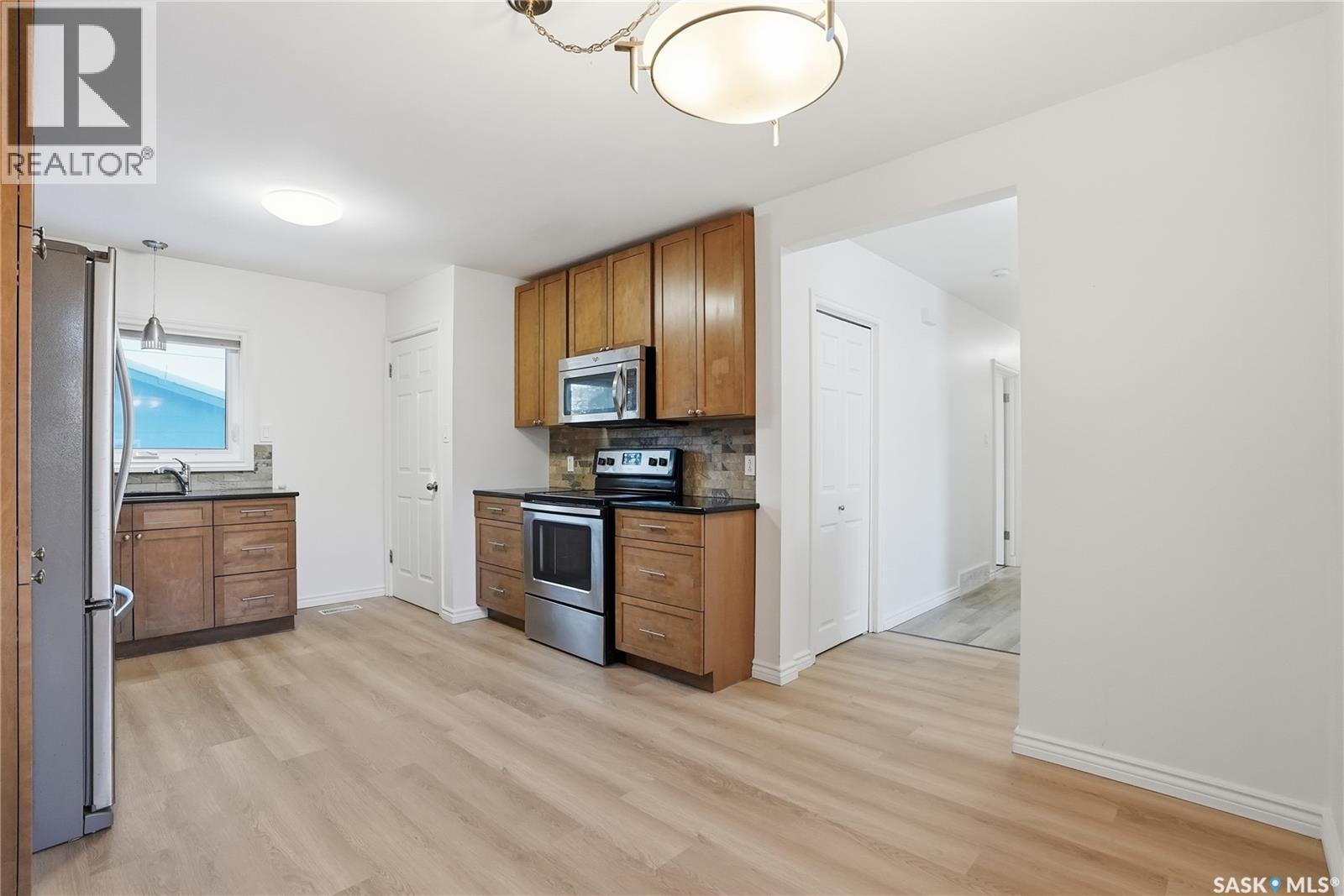 1906 Louise Avenue, Saskatoon, Saskatchewan  S7J 2C2 - Photo 9 - SK025839