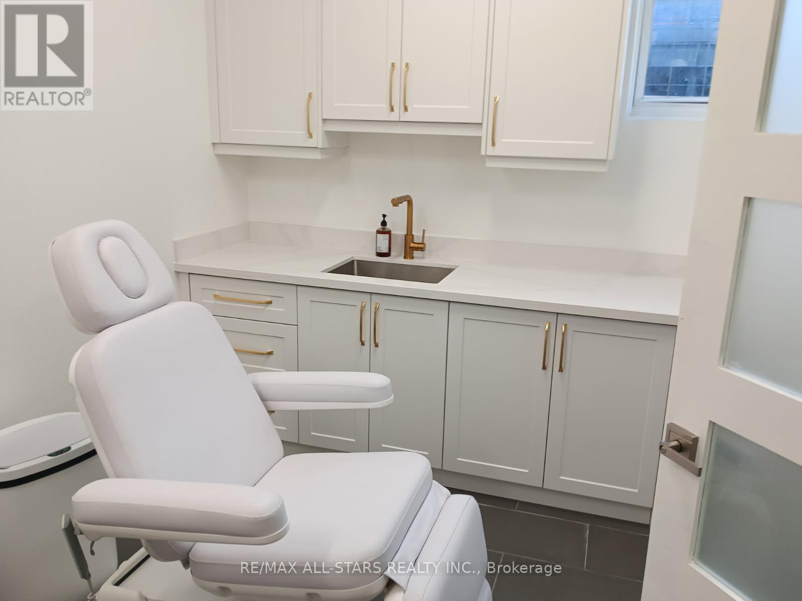 104a1 - 717 Queen Street E, Toronto, Ontario  M4M 1H1 - Photo 3 - E12640876