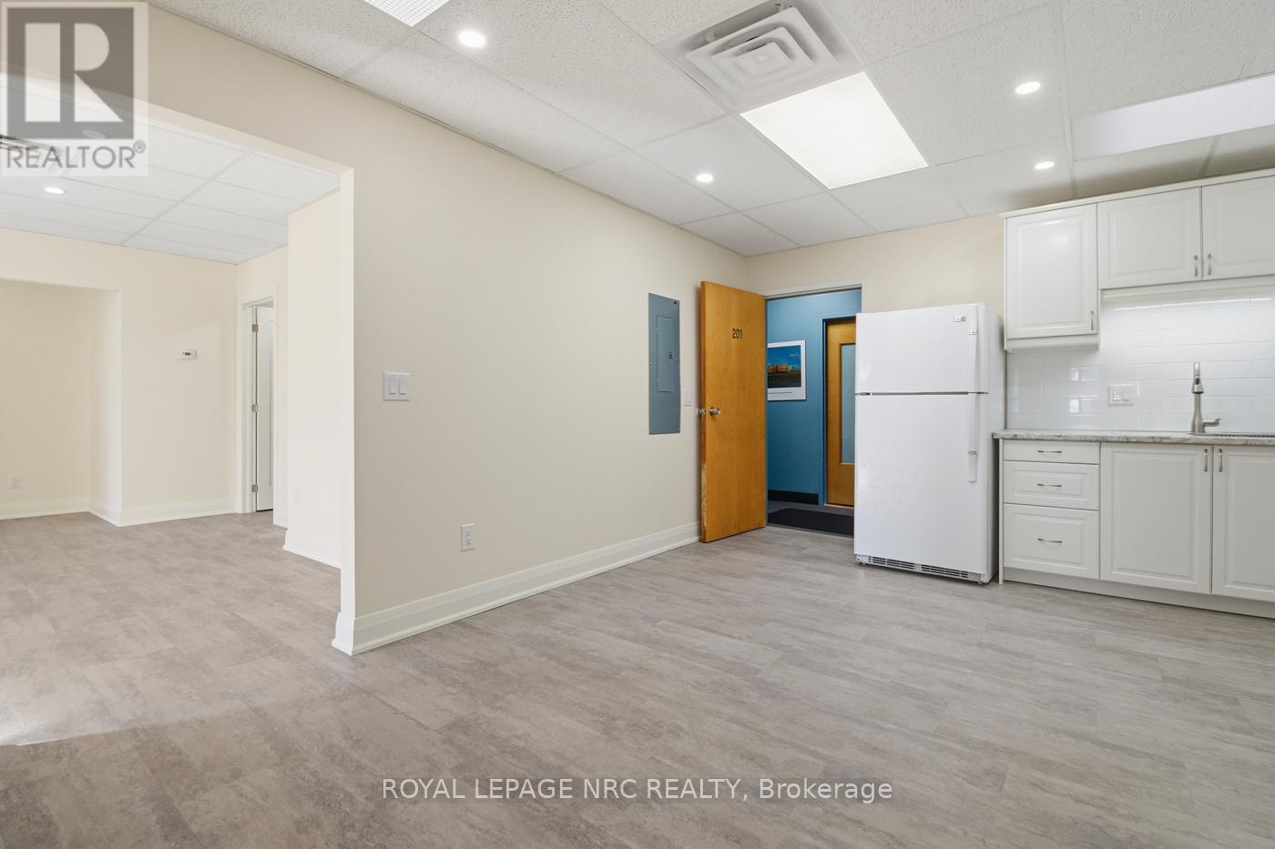 201 - 431 St. Paul Street Street, St. Catharines, Ontario  L2R 1C5 - Photo 4 - X12645754