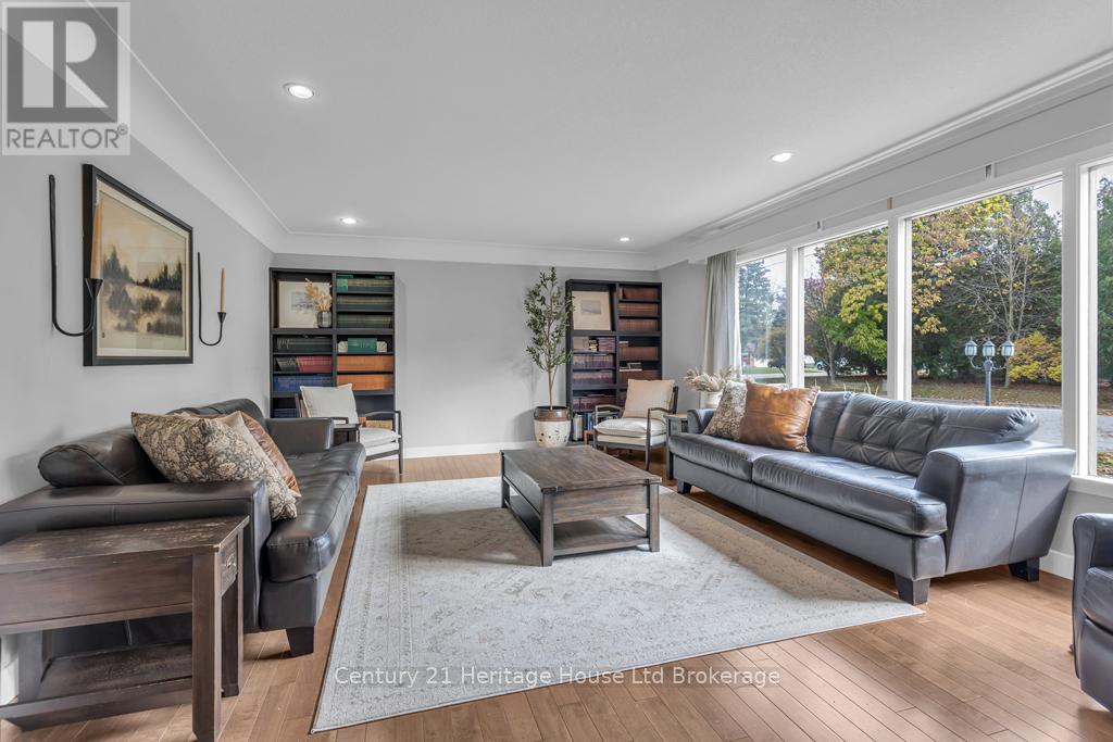 1 Highland Drive, Tillsonburg, Ontario  N4G 2E8 - Photo 3 - X12645762