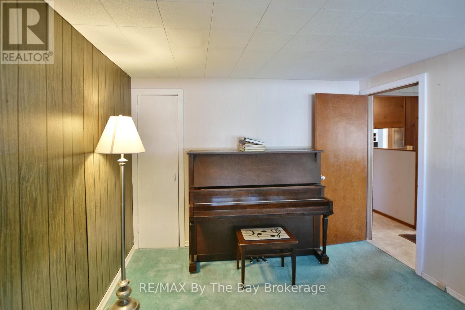 15 Sylvan Avenue, Wasaga Beach, Ontario  L9Z 1T3 - Photo 14 - S12498628