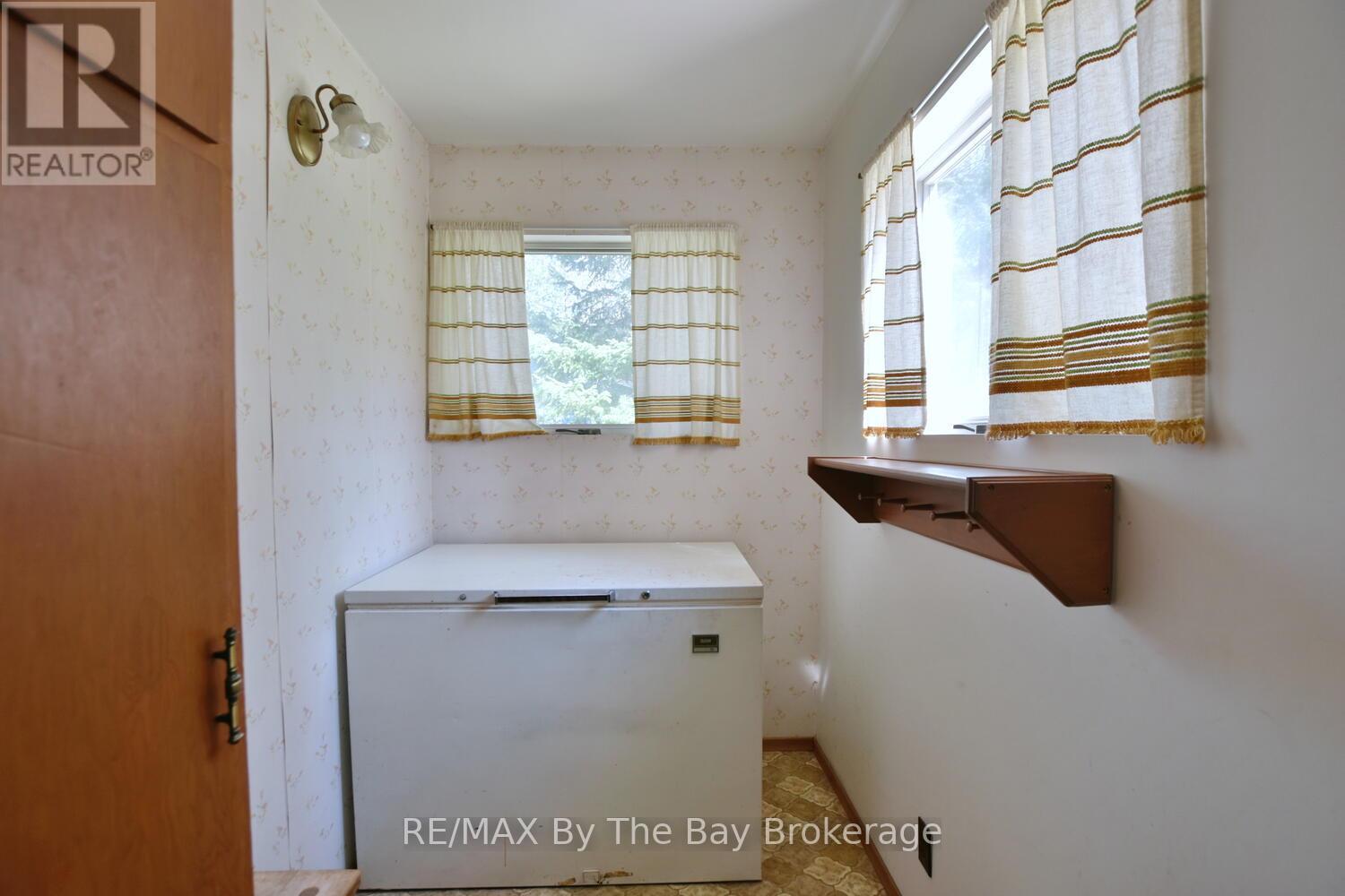 15 Sylvan Avenue, Wasaga Beach, Ontario  L9Z 1T3 - Photo 21 - S12498628