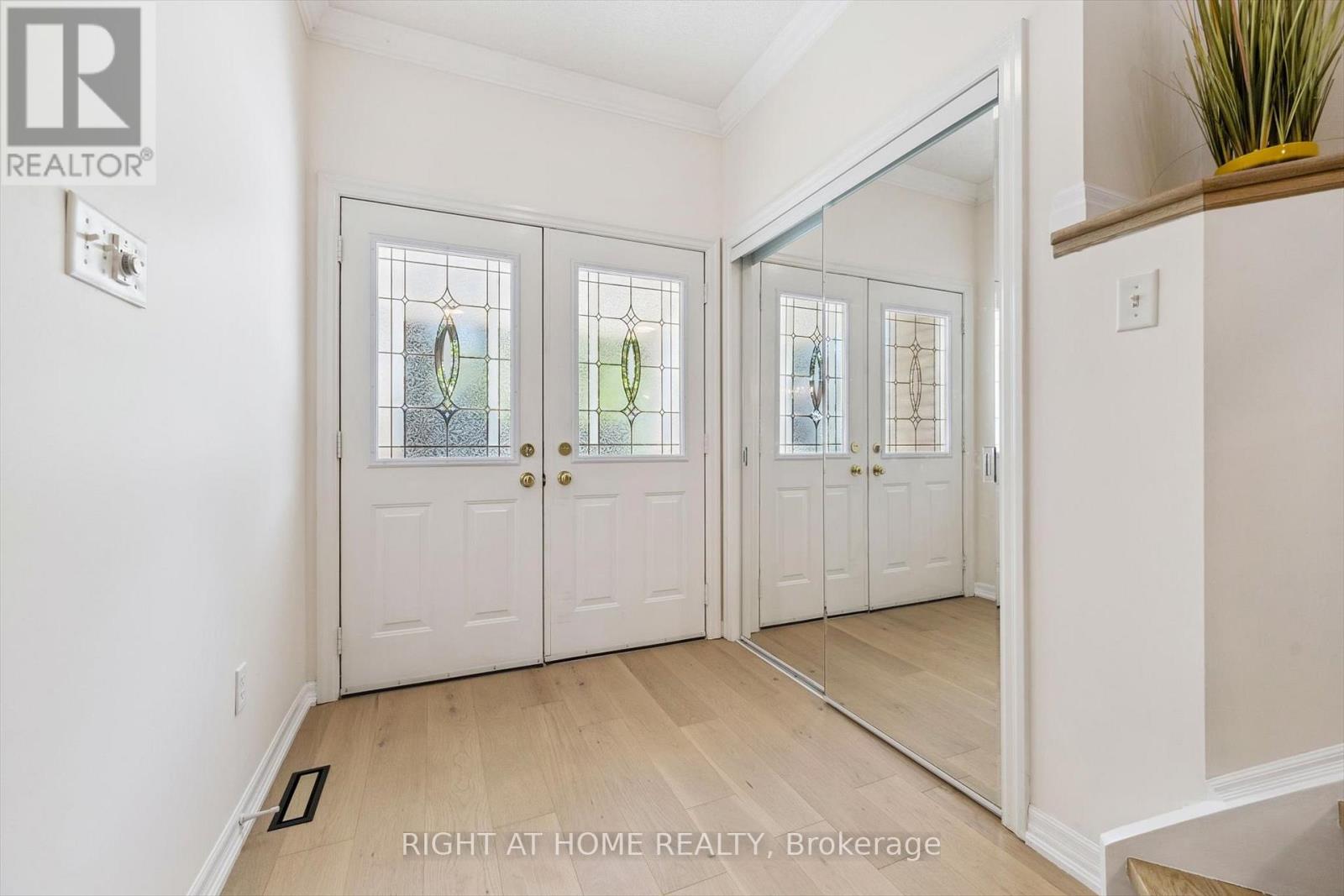 1413 Pinecliff Road, Oakville, Ontario  L6M 3Z2 - Photo 3 - W12645746