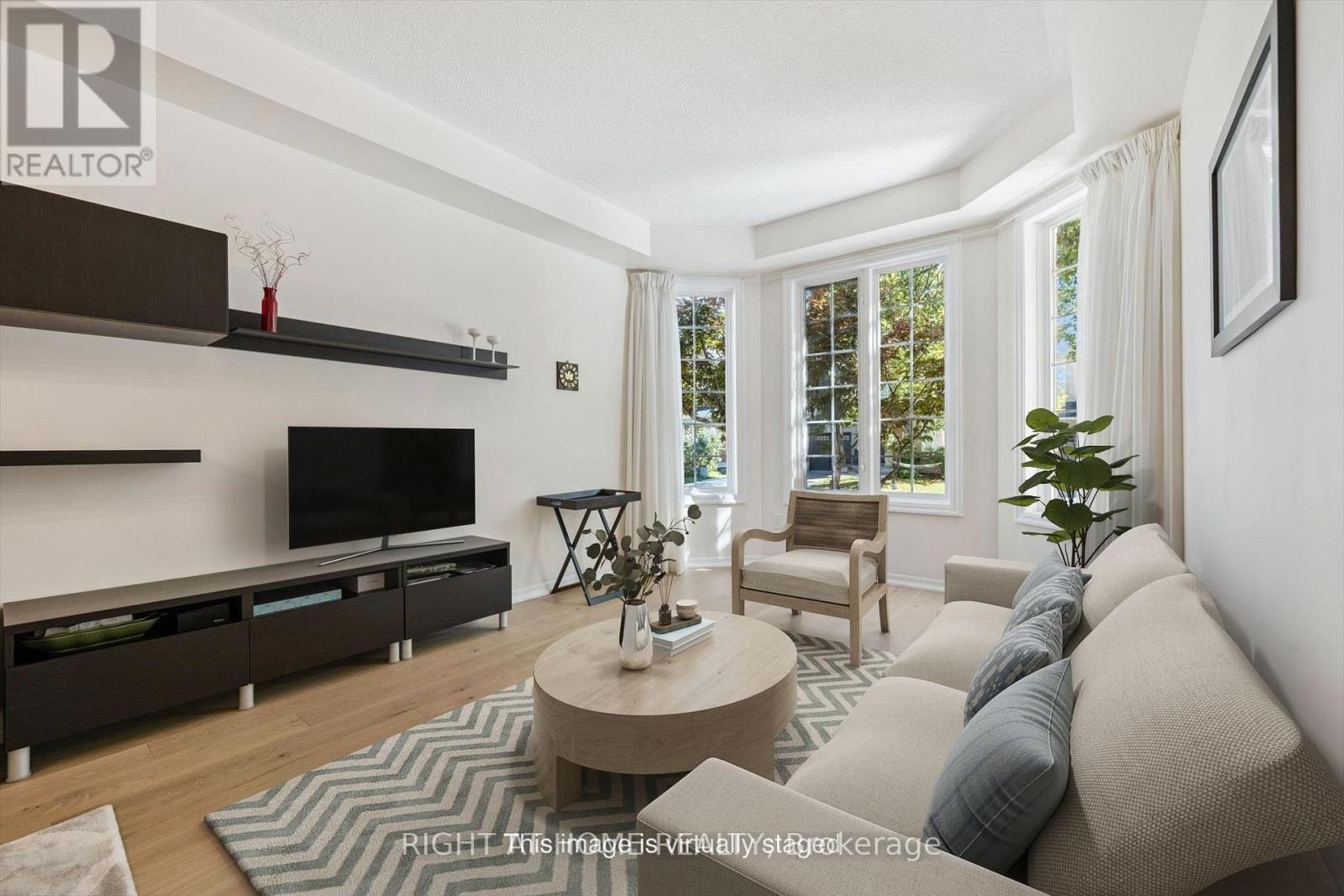 1413 Pinecliff Road, Oakville, Ontario  L6M 3Z2 - Photo 4 - W12645746