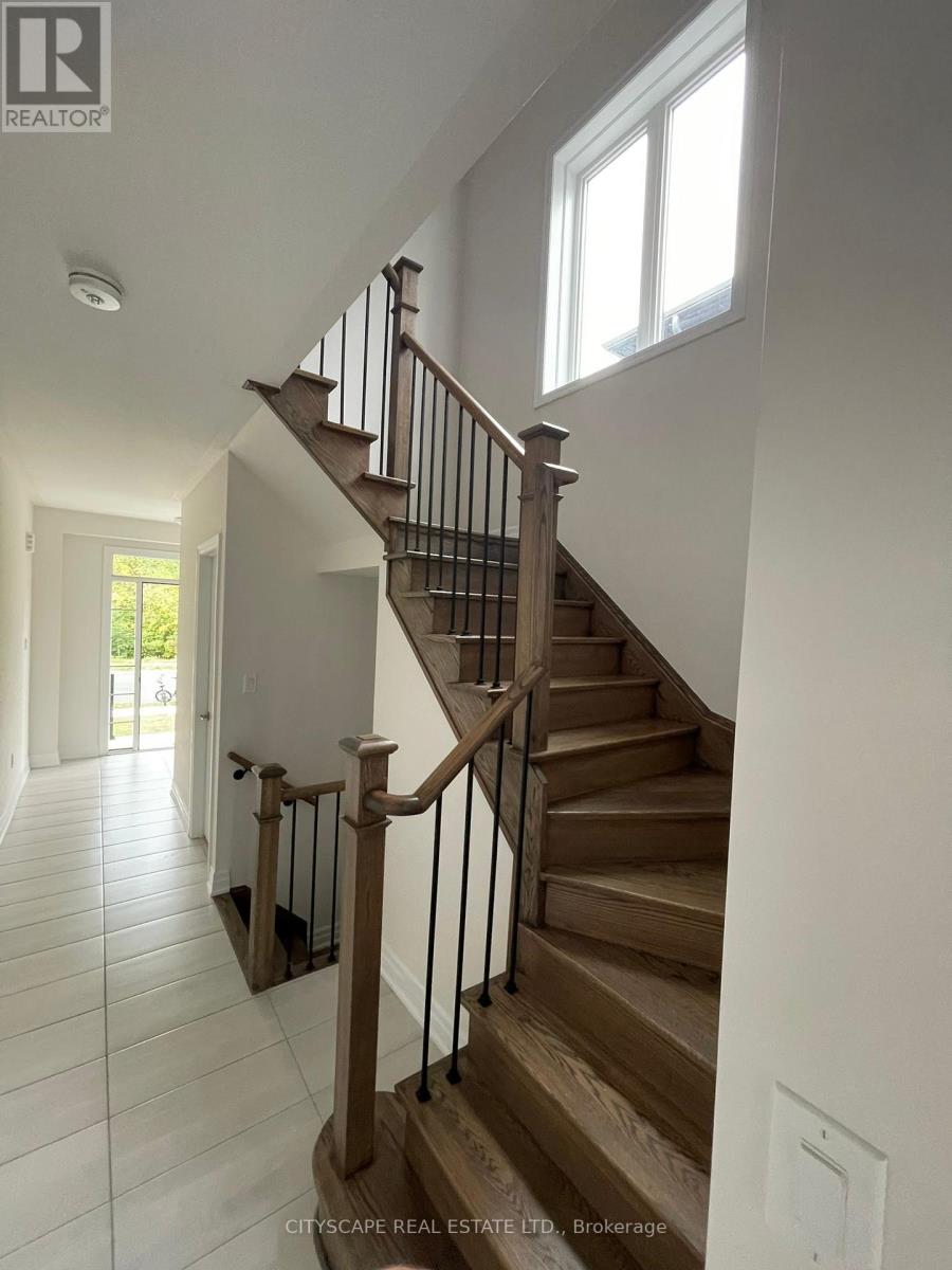 9249 Whiteoak Avenue, Niagara Falls, Ontario  L2G 3P6 - Photo 4 - X12645744