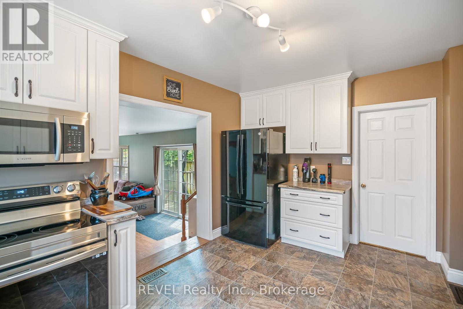 70 York Street, St. Catharines, Ontario  L2R 6C7 - Photo 14 - X12449151