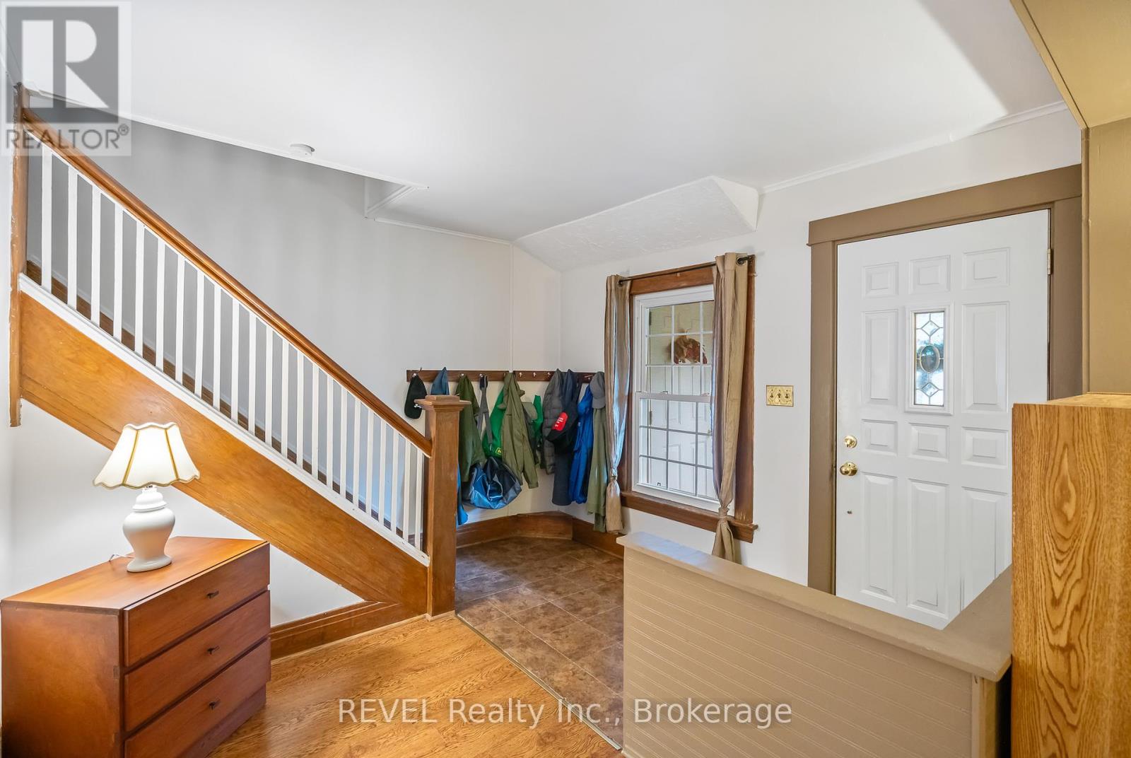 70 York Street, St. Catharines, Ontario  L2R 6C7 - Photo 7 - X12449151