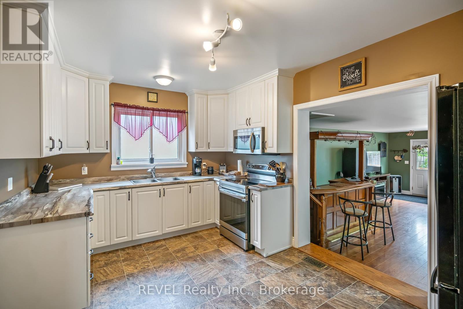 70 York Street, St. Catharines, Ontario  L2R 6C7 - Photo 12 - X12449151