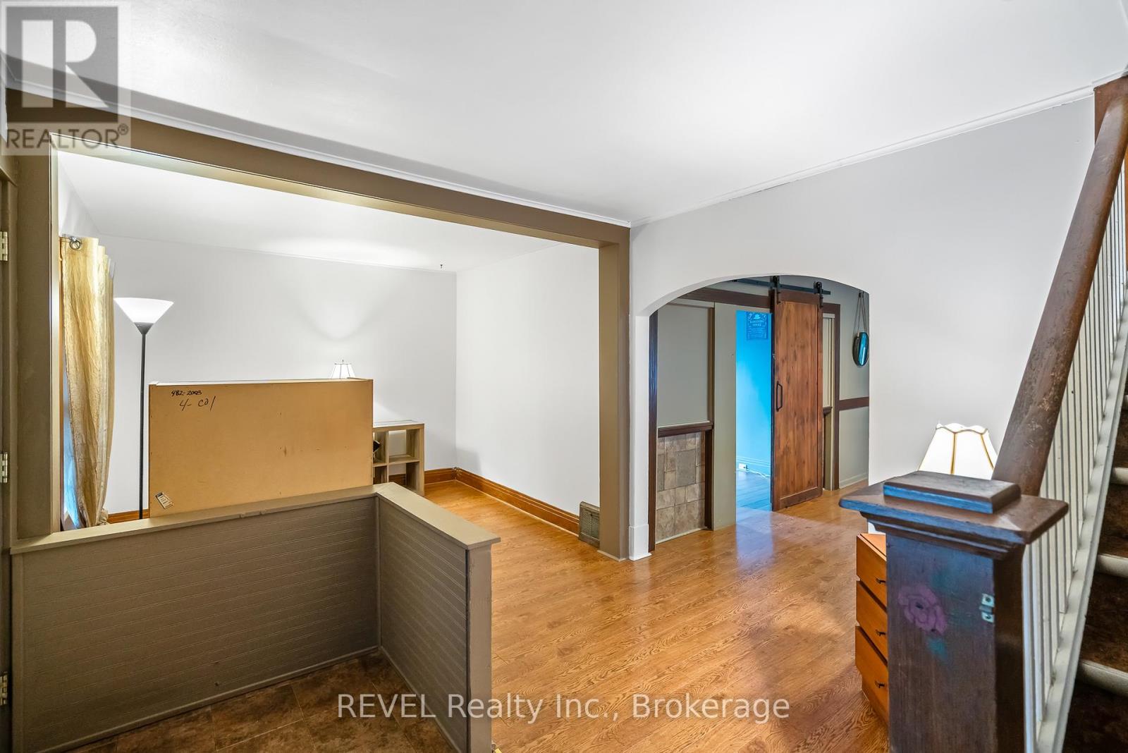 70 York Street, St. Catharines, Ontario  L2R 6C7 - Photo 6 - X12449151