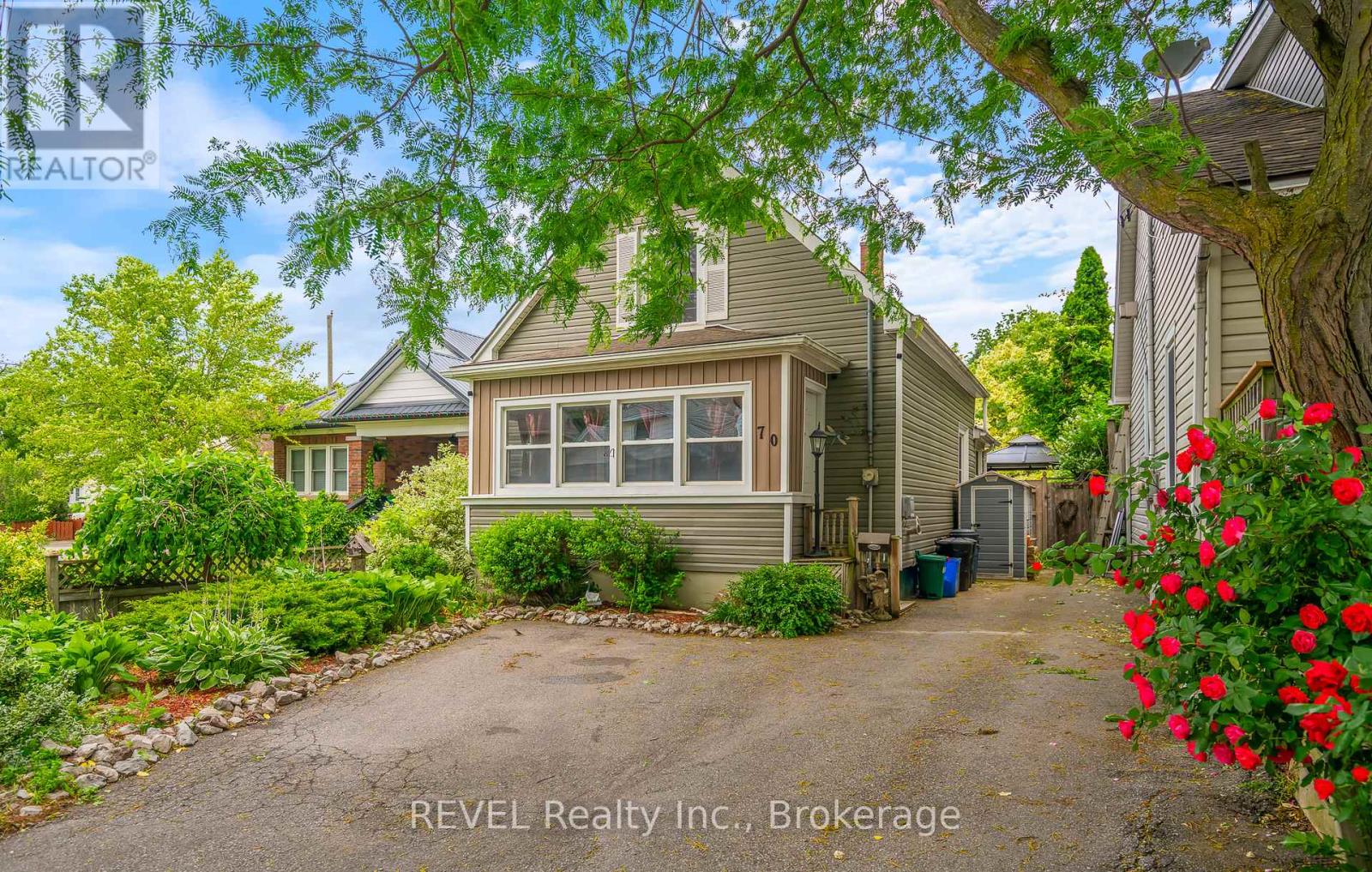 70 York Street, St. Catharines, Ontario  L2R 6C7 - Photo 4 - X12449151