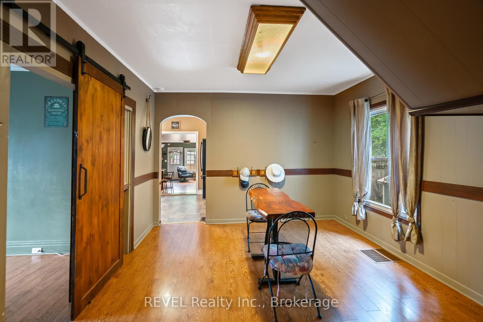 70 York Street, St. Catharines, Ontario  L2R 6C7 - Photo 9 - X12449151