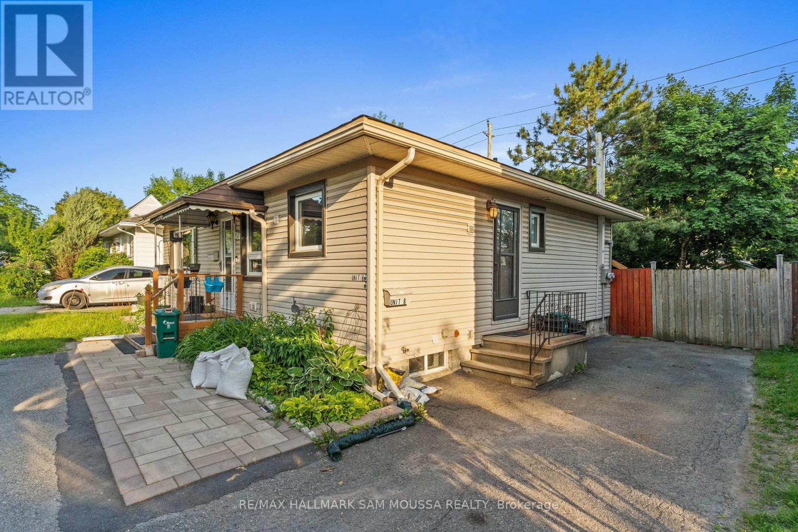 B - 912 SMYTH ROAD, Ottawa, Ontario