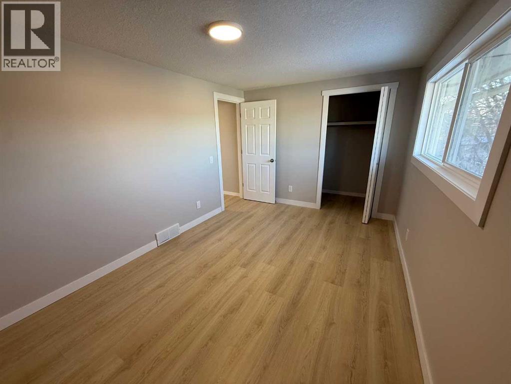 3215 Doverville Crescent Se, Calgary, Alberta  T2B 1V1 - Photo 12 - A2275724