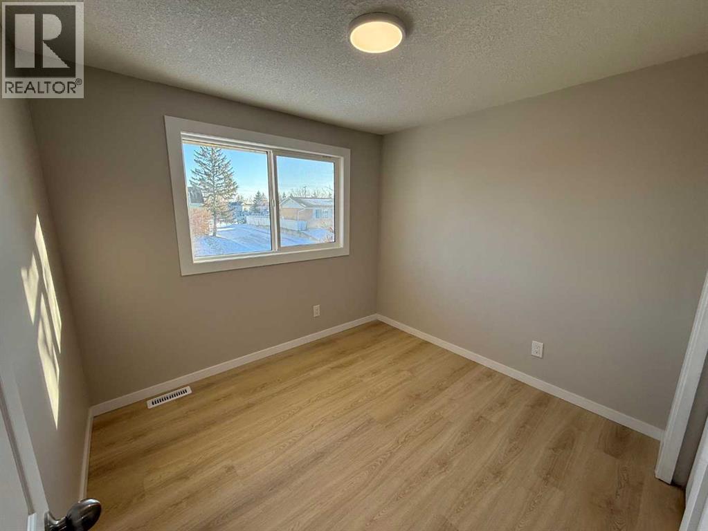 3215 Doverville Crescent Se, Calgary, Alberta  T2B 1V1 - Photo 15 - A2275724