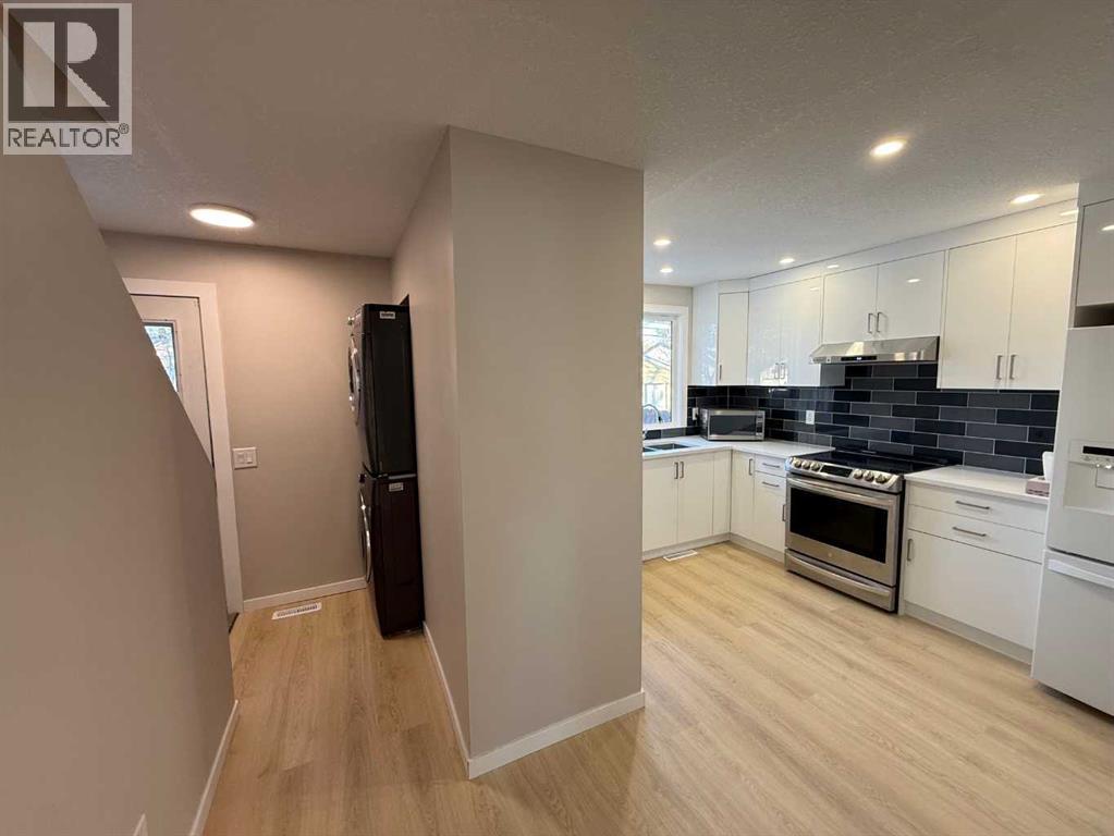 3215 Doverville Crescent Se, Calgary, Alberta  T2B 1V1 - Photo 7 - A2275724