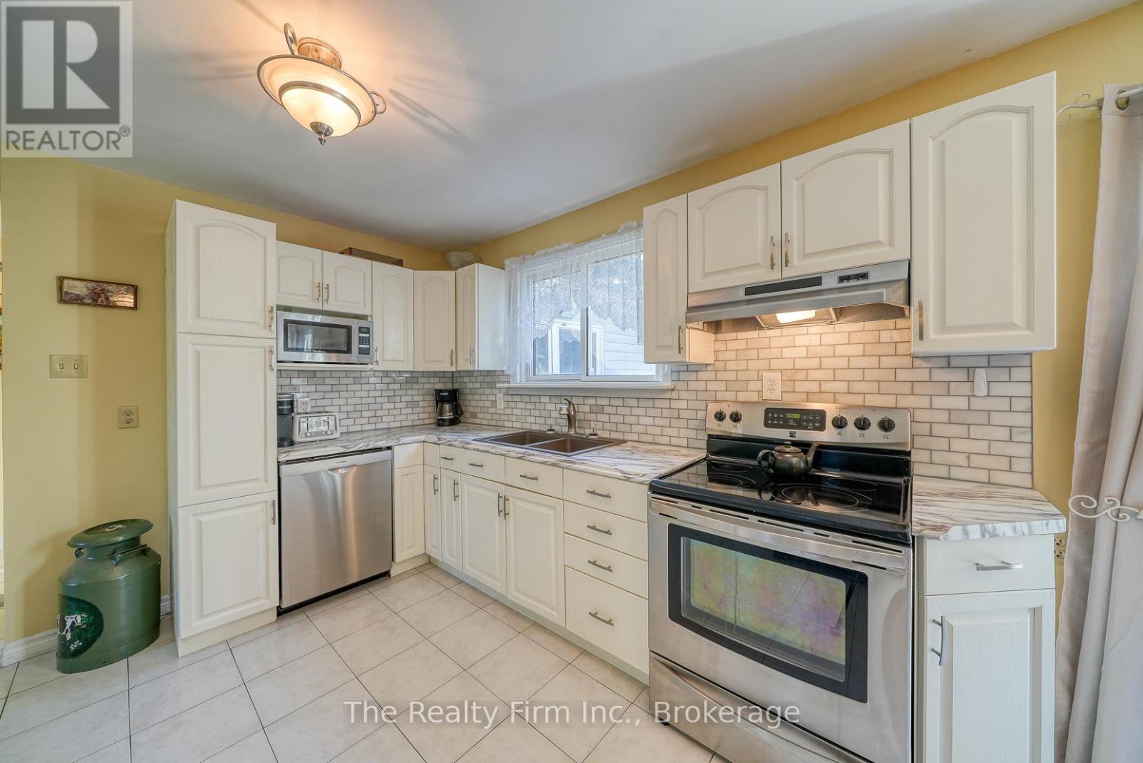 255 Cartier Drive, Woodstock, Ontario  N4S 7T9 - Photo 7 - X12446141