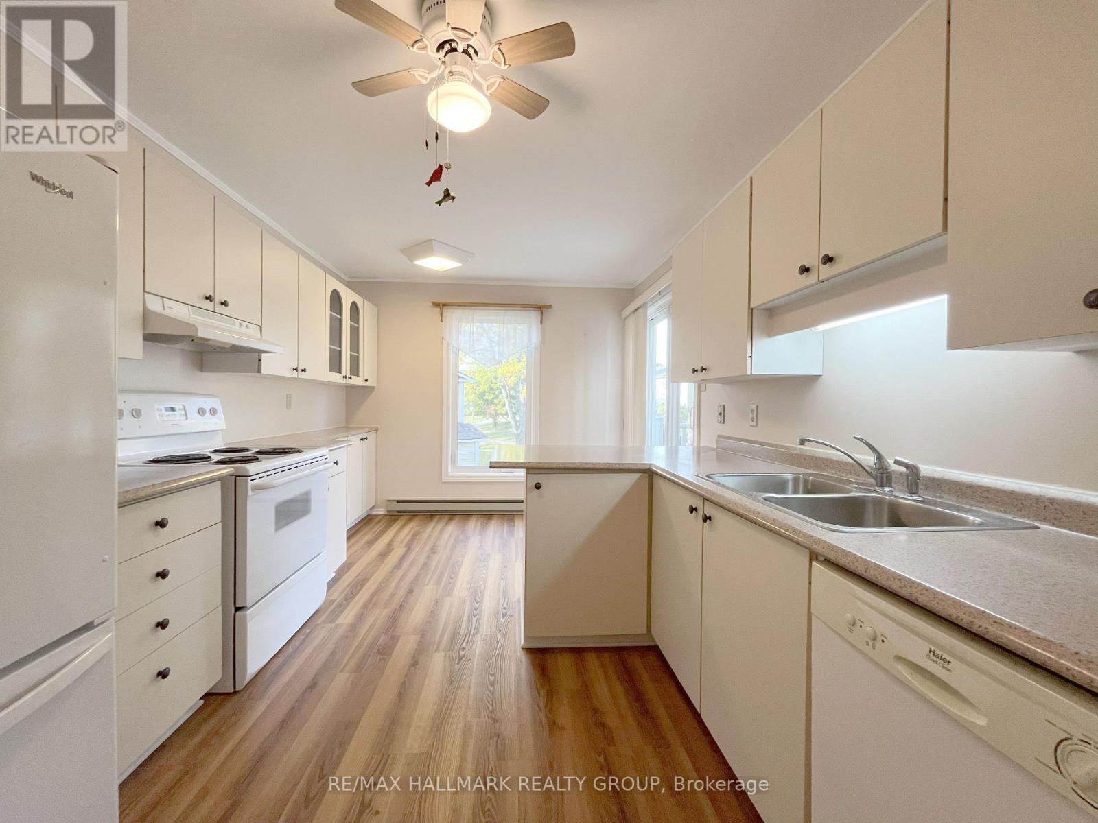 72 - 218 D Equestrian Drive, Ottawa, Ontario  K2M 1E2 - Photo 5 - X12430283