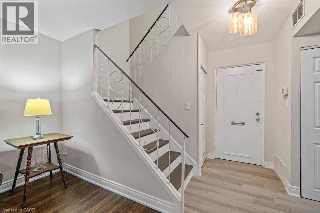 2079 Meadowbrook Road Unit# 8, Burlington, Ontario  L7P 2A5 - Photo 5 - 40793555