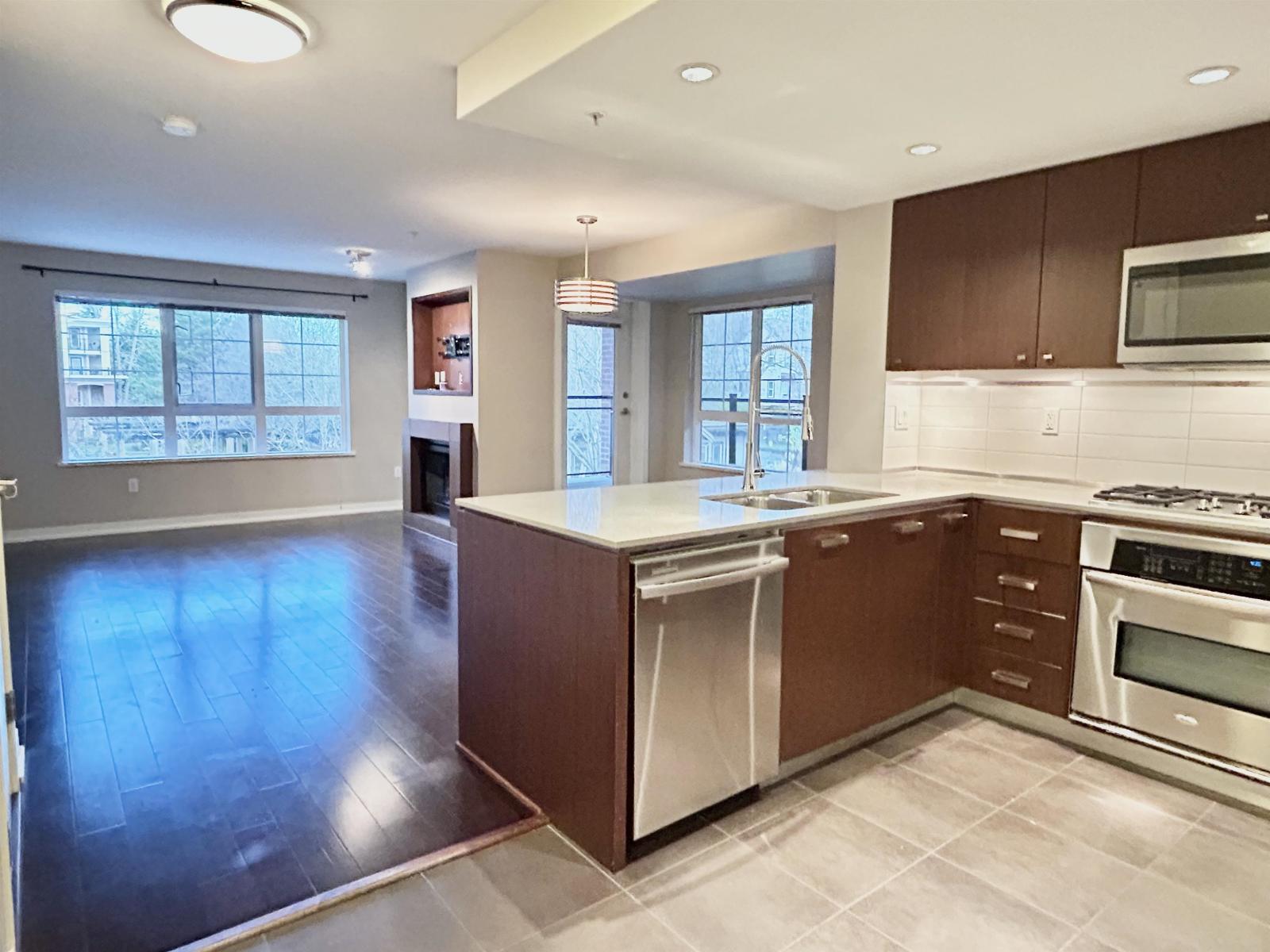 205 2940 King George Boulevard, Surrey, British Columbia  V4P 1A2 - Photo 11 - R3074497