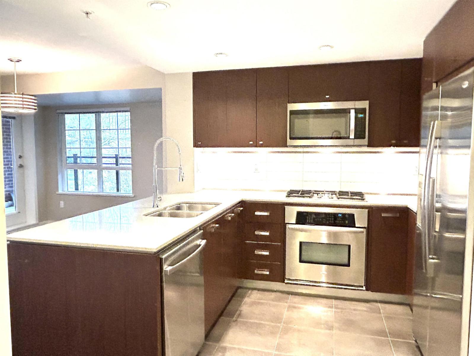 205 2940 King George Boulevard, Surrey, British Columbia  V4P 1A2 - Photo 12 - R3074497