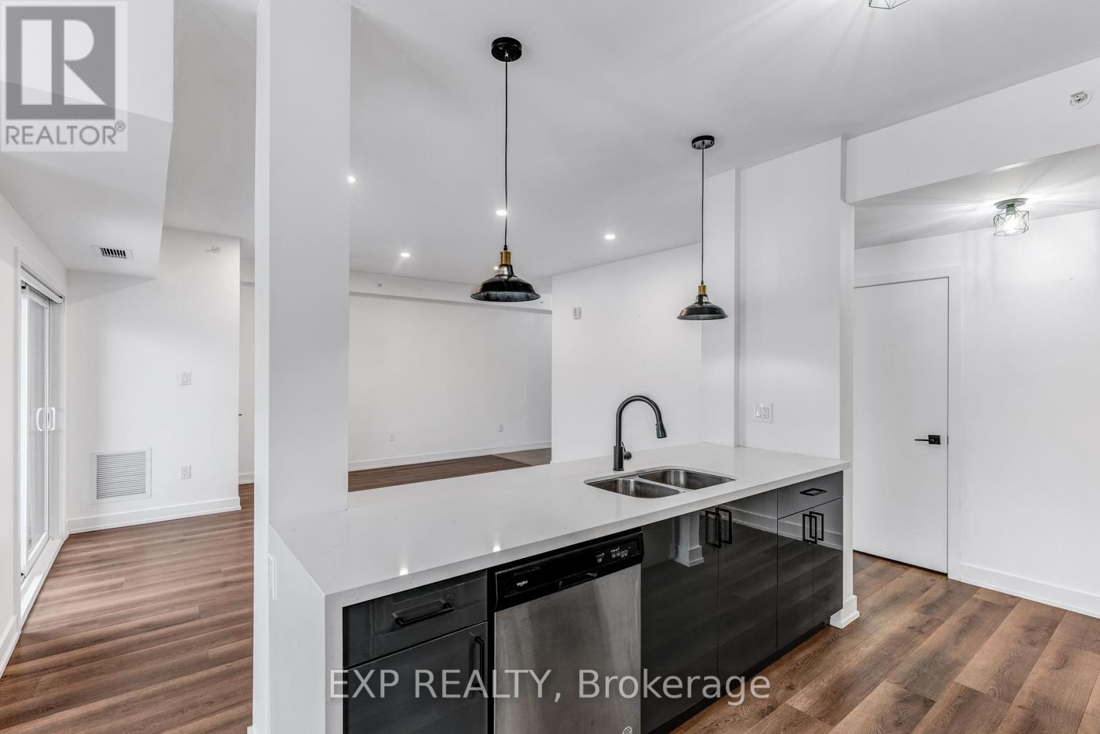 101 - 4 Spice Way, Barrie, Ontario  L9J 0M2 - Photo 13 - S12645768