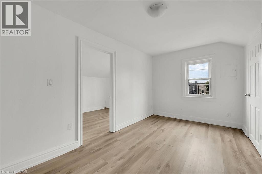 43 Centre Street, St. Catharines, Ontario  L2R 3A8 - Photo 9 - 40777843