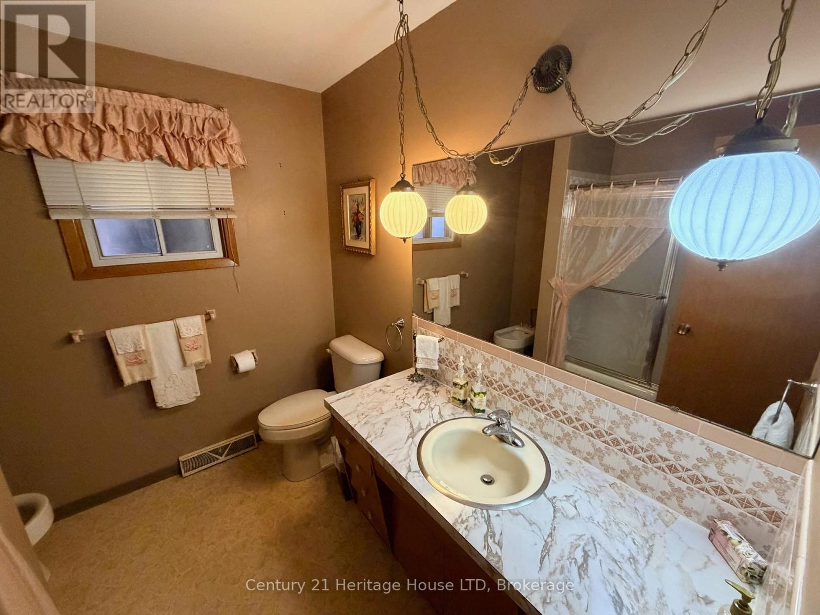 14 Drury Crescent, St. Catharines (Carlton/bunting), Ontario  L2M 6B6 - Photo 12 - X12645886