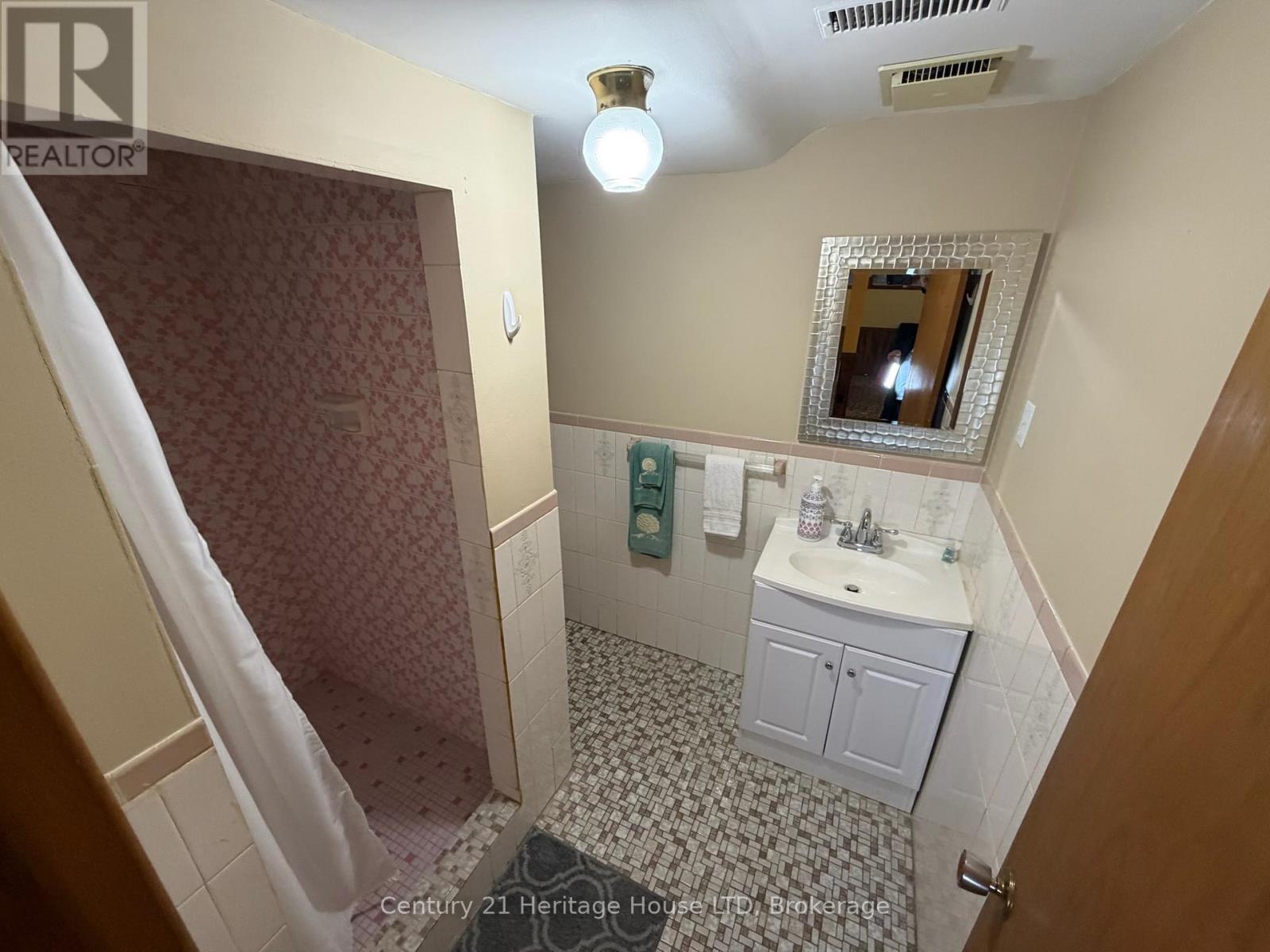 14 Drury Crescent, St. Catharines (Carlton/bunting), Ontario  L2M 6B6 - Photo 19 - X12645886