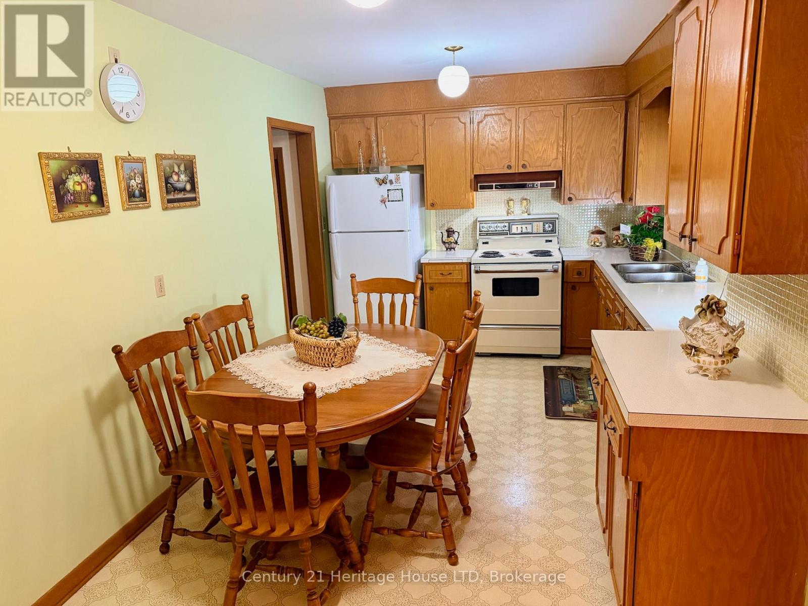 14 Drury Crescent, St. Catharines (Carlton/bunting), Ontario  L2M 6B6 - Photo 7 - X12645886