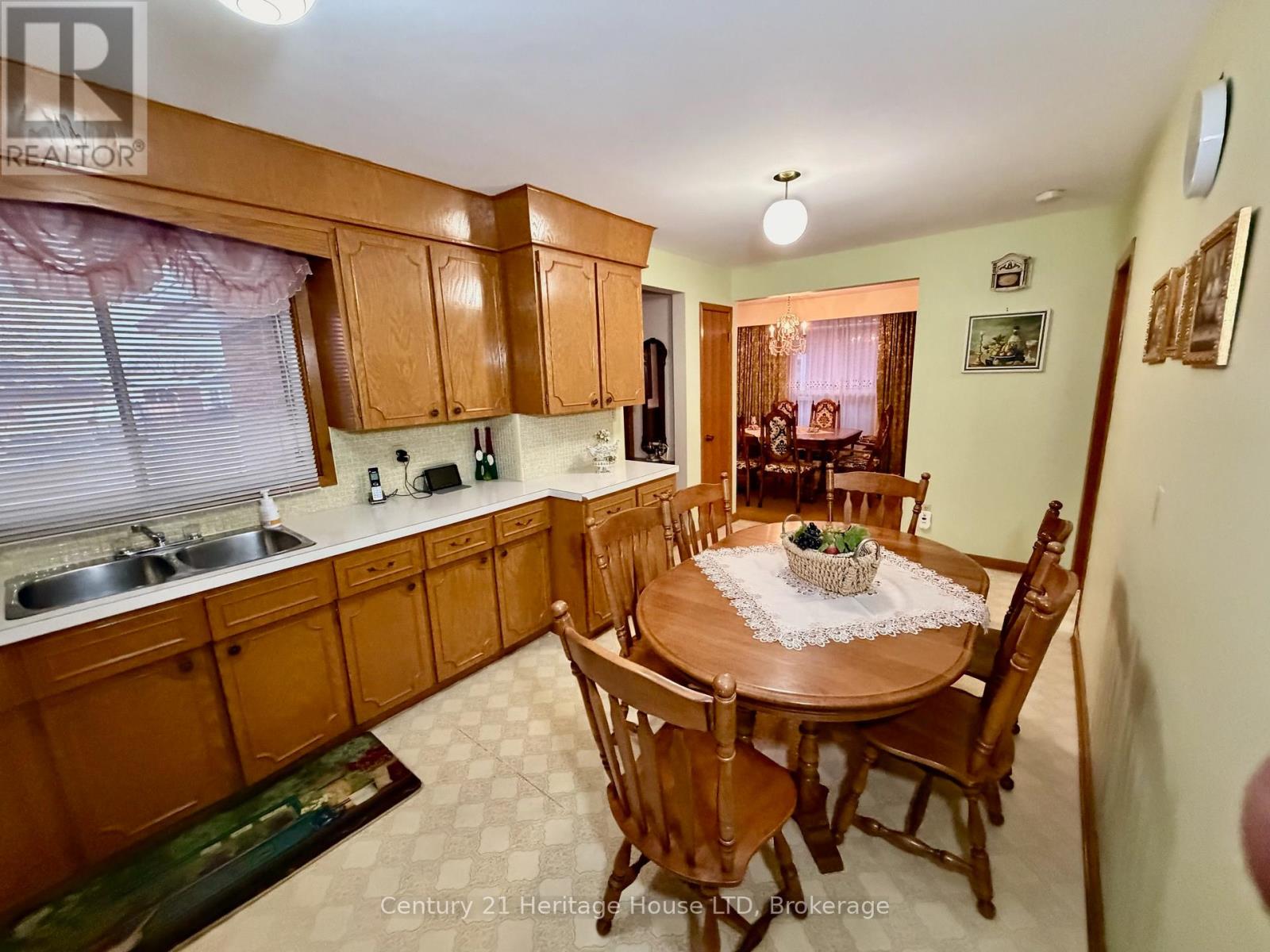 14 Drury Crescent, St. Catharines (Carlton/bunting), Ontario  L2M 6B6 - Photo 8 - X12645886