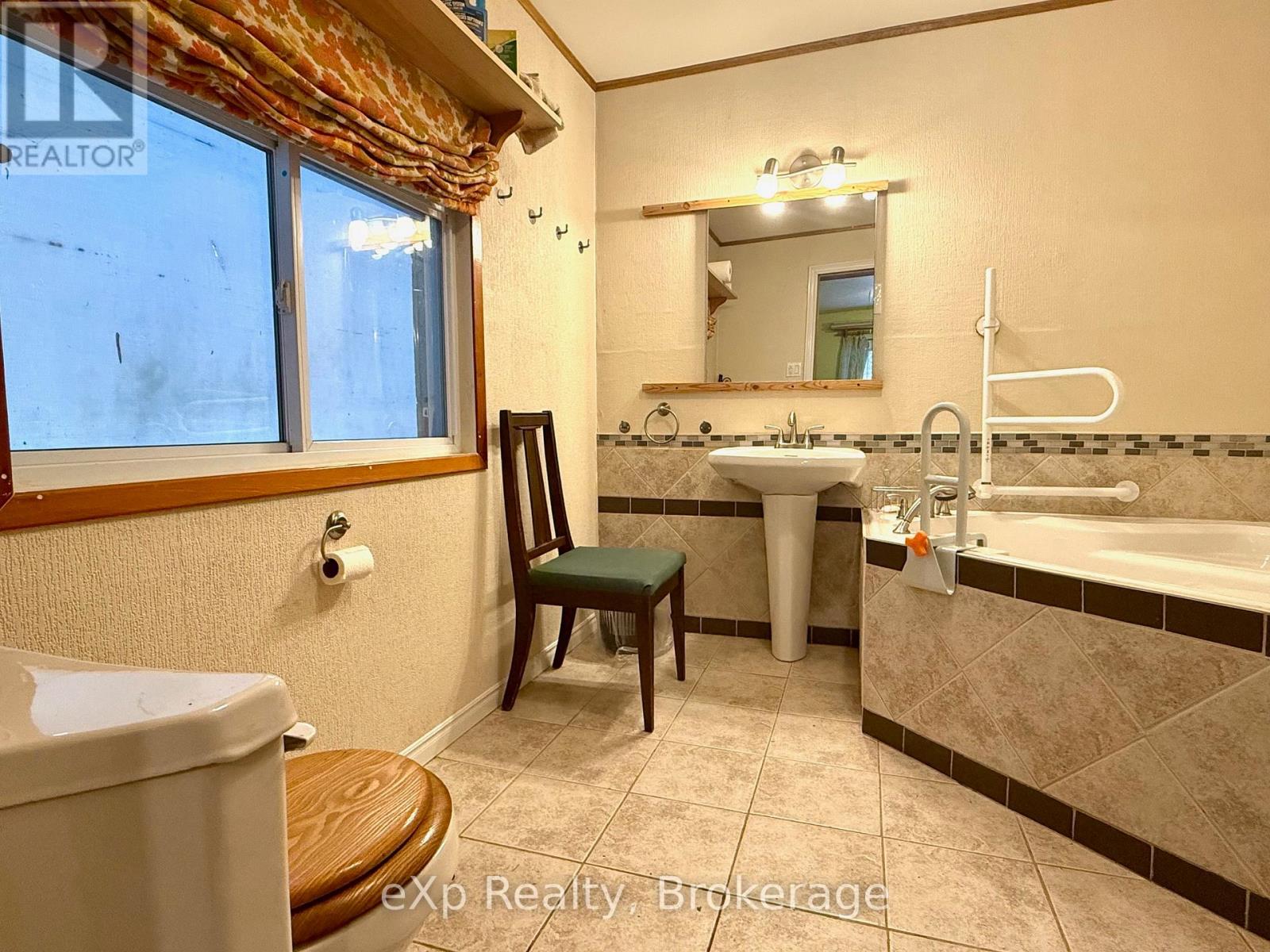 173266 Mulock Road, West Grey, Ontario  N4N 3B8 - Photo 15 - X12645892