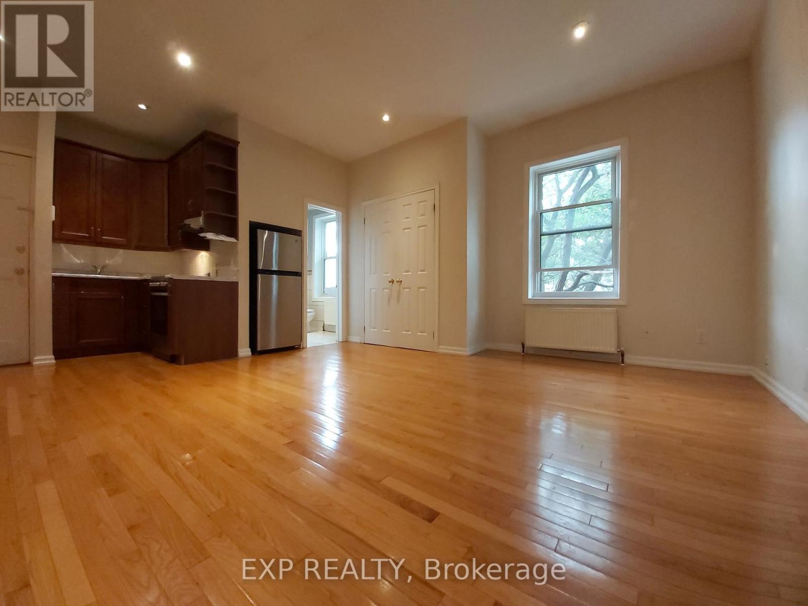 UNIT #1 - 195 CARLTON STREET, Toronto, Ontario