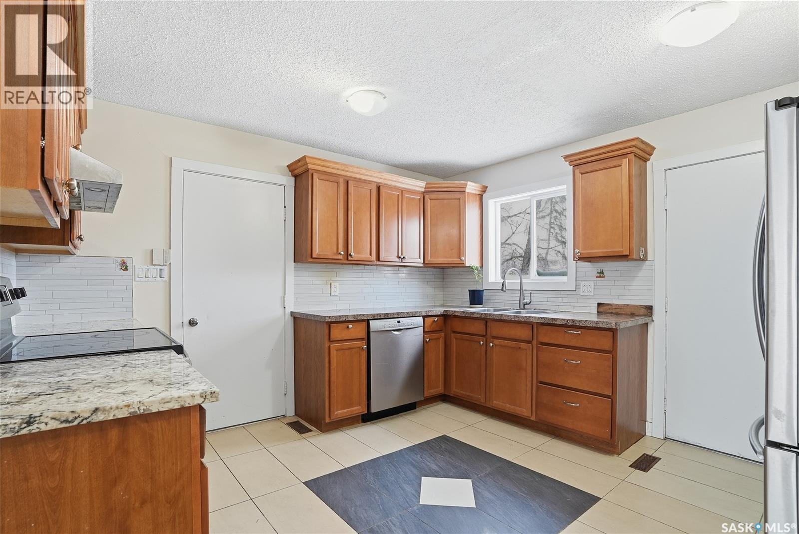 313 Q Avenue S, Saskatoon, Saskatchewan  S7M 2Y2 - Photo 8 - SK025826