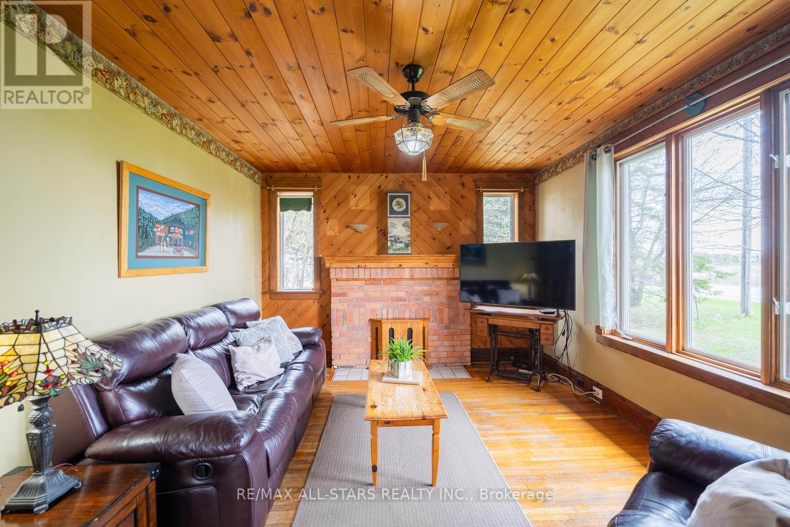 12066 48 Highway, Whitchurch-Stouffville, Ontario  L4A 7X5 - Photo 14 - N12365528