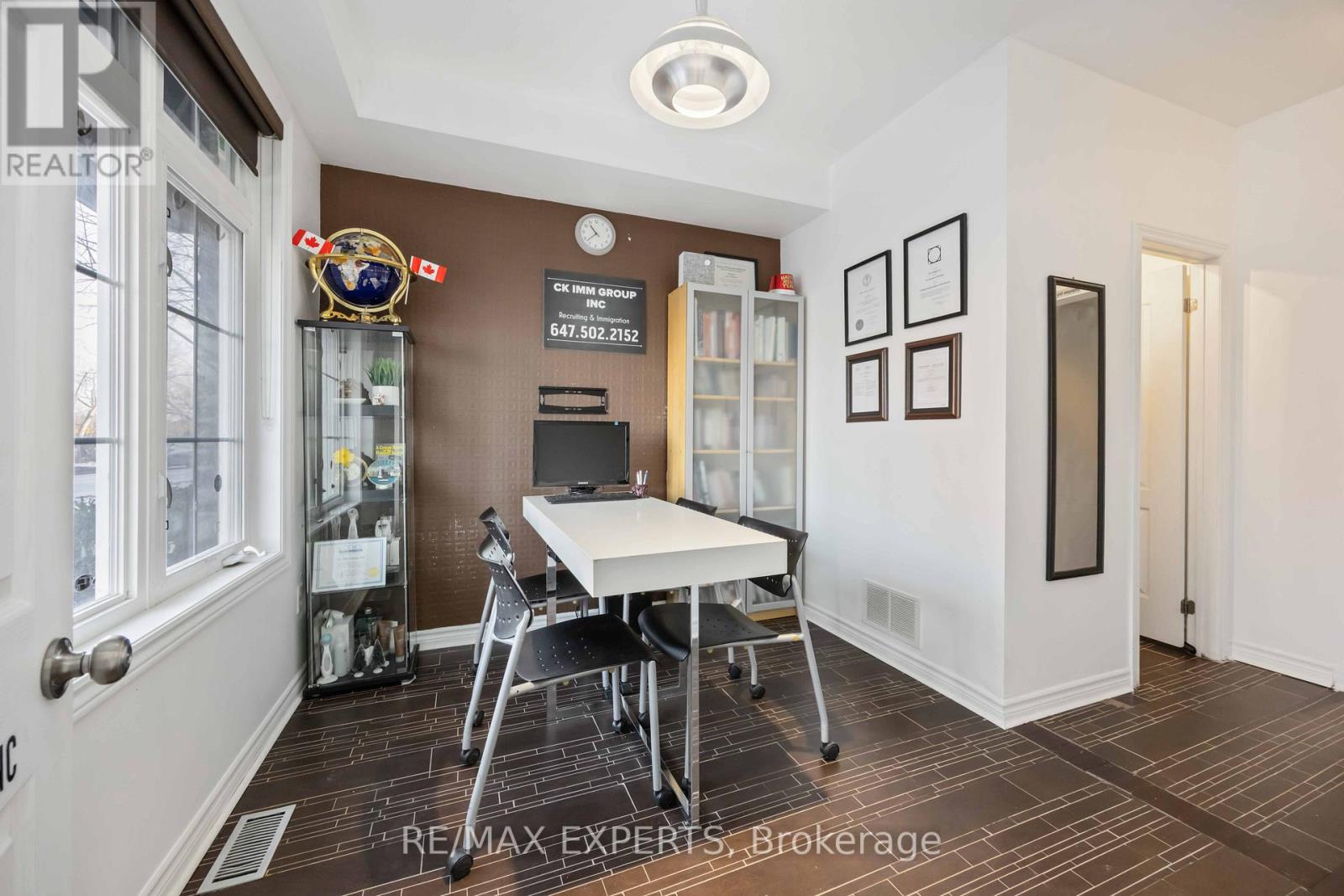 19b Oak Street, Toronto, Ontario  M9N 0A4 - Photo 10 - W12645816