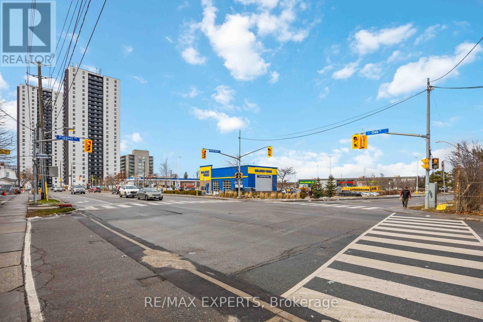 19b Oak Street, Toronto, Ontario  M9N 0A4 - Photo 3 - W12645816