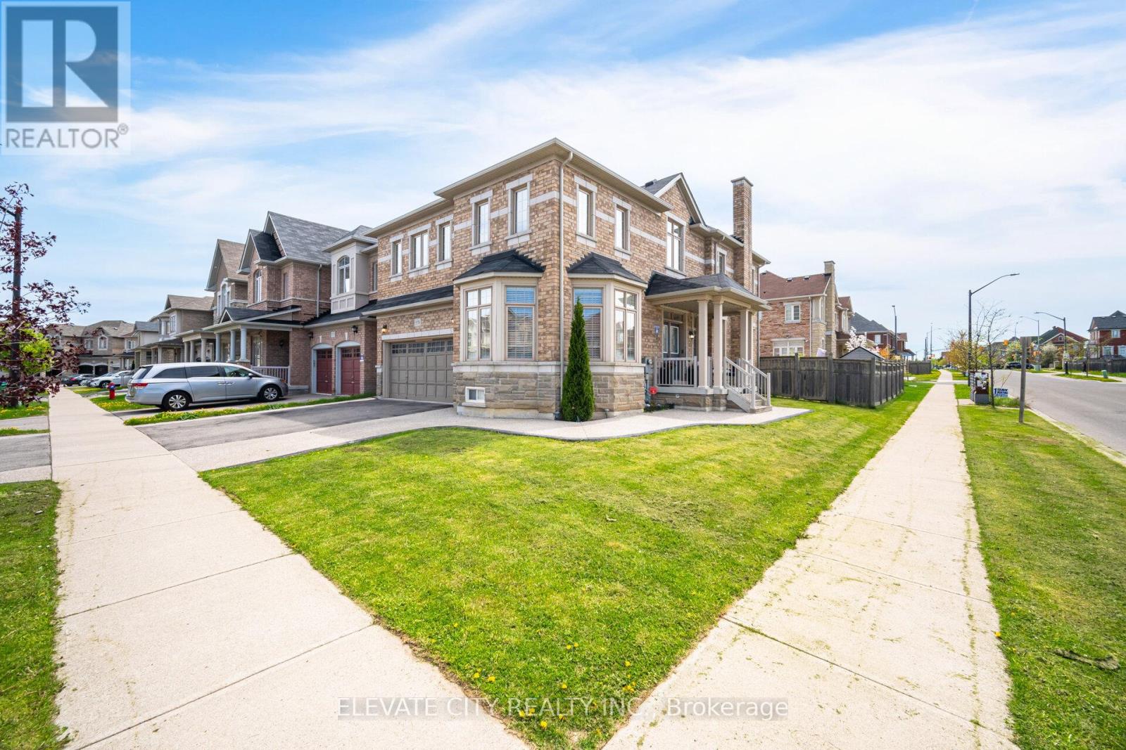 5576 Ethan Drive, Mississauga, Ontario  L5M 0W1 - Photo 2 - W12645818