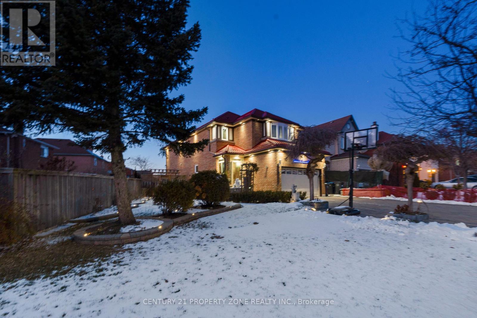 2565 Scarth Court, Mississauga, Ontario  L5M 5L2 - Photo 3 - W12645820